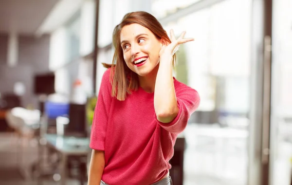 Volledige Lichaam Van Jonge Vrouw Aandacht Probeert Horen Luisteren Naar — Stockfoto