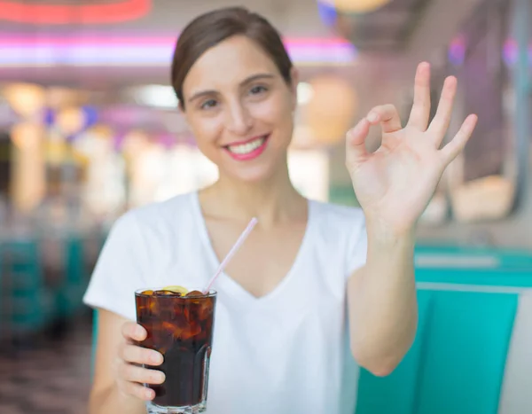 Young Pretty Woman Happy Satisfied Drinking Cola American Dinner Restaurant — Stock Photo, Image