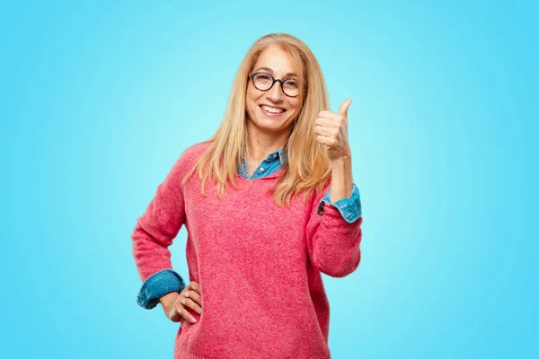 Vackra Vuxen Blond Kvinna Ser Stressad Och Frustrerad Uttrycker Bestörtning — Stockfoto