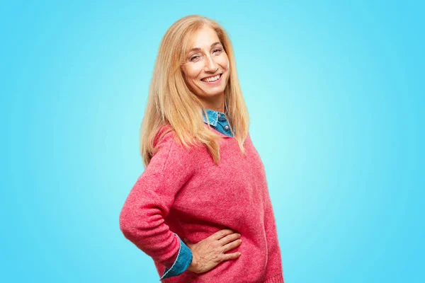 Vackra Vuxen Blond Kvinna Med Ett Stolt Nöjd Och Glad — Stockfoto