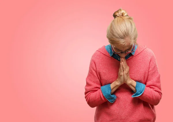 Bir Dilek Olmasını Lütfen Yalvarıyor Aziz Bir Şekilde Dua Güzel — Stok fotoğraf