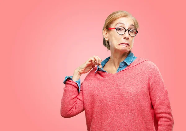 Vacker Äldre Kvinna Med Orolig Stressad Och Nervös Gest Känsla — Stockfoto