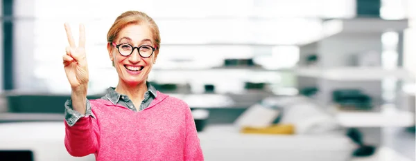 Mooie Senior Vrouw Met Een Trots Gelukkig Vol Vertrouwen Meningsuiting — Stockfoto