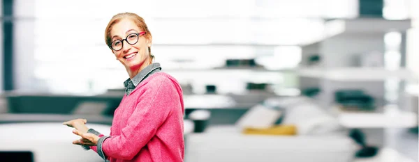 Mulher Sênior Bonita Sorrindo Com Olhar Orgulhoso Satisfeito Feliz Gesto — Fotografia de Stock