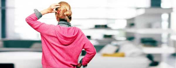 Bella Donna Anziana Vista Posteriore Mano Fianco Che Punta Con — Foto Stock