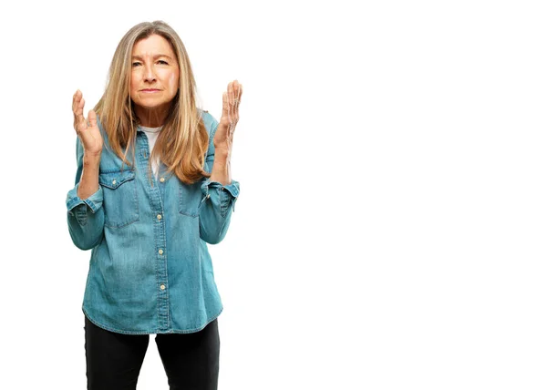 Senior Mooie Vrouw Zoek Gestrest Gefrustreerd Houden Dat Beide Handen — Stockfoto