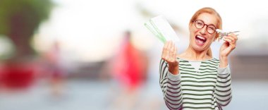 bir yatılı ile güzel kadın kıdemli geçmek Bilet