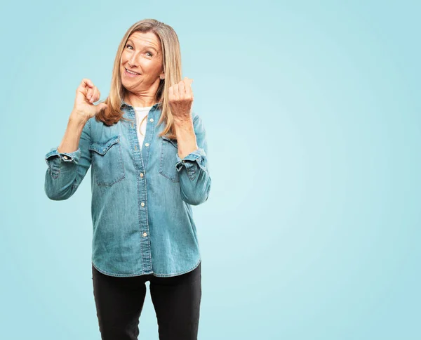 Mulher Sênior Bonita Olhando Feliz Orgulhosa Satisfeita Gesticulando Dinheiro Dinheiro — Fotografia de Stock