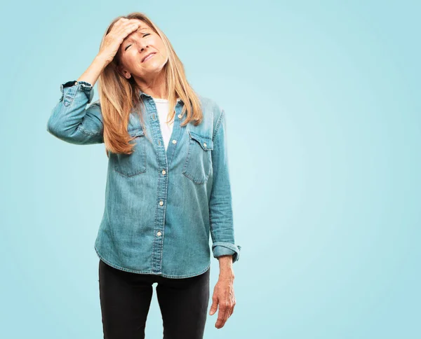 Bella Donna Anziana Con Triste Sguardo Delusione Sconfitta Guardando Depresso — Foto Stock