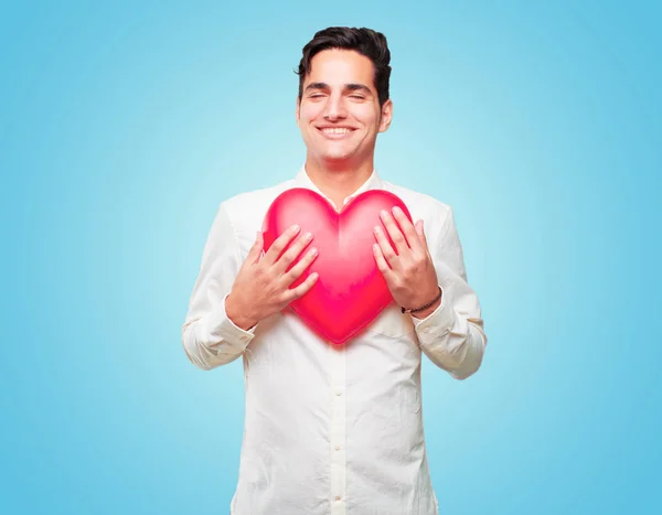 Genç Yakışıklı Adam Kalp Şeklinde Bronzlaşmış Aşk Kavramı — Stok fotoğraf
