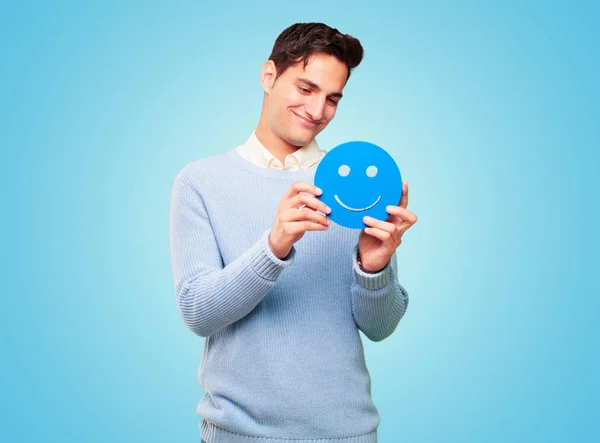Knappe Gelooid Jongeman Met Een Smiley Emoticon — Stockfoto
