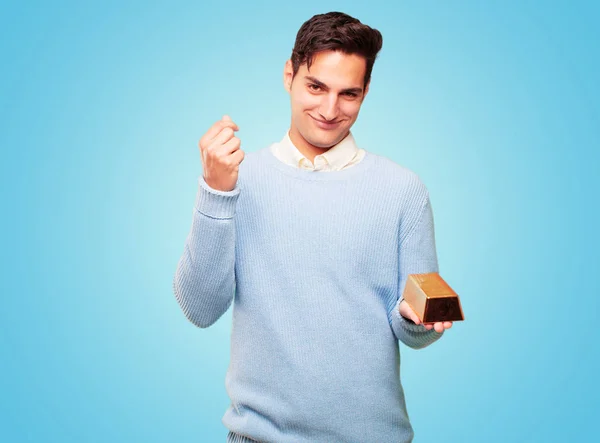 Young Handsome Tanned Man Gold Ingot — Stock Photo, Image