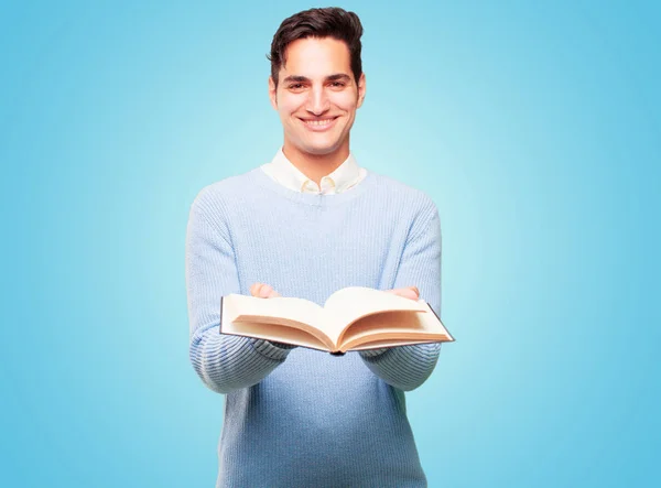 Jovem Bonito Bronzeado Homem Com Livro — Fotografia de Stock