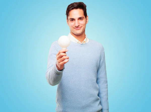 Jeune Homme Bronzé Avec Une Ampoule Concept Idée — Photo