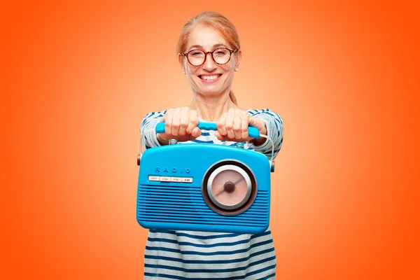 Senior Beautiful Woman Vintage Radio — Stock Photo, Image