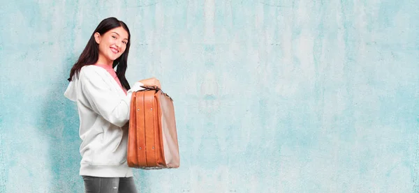 Jeune Jolie Femme Avec Étui Cuir Bagages — Photo