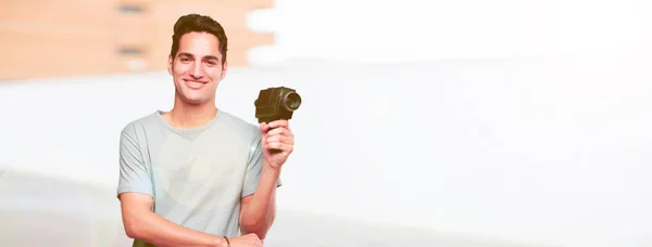 Young Handsome Tanned Man Vintage Cinema Camera — Stock Photo, Image