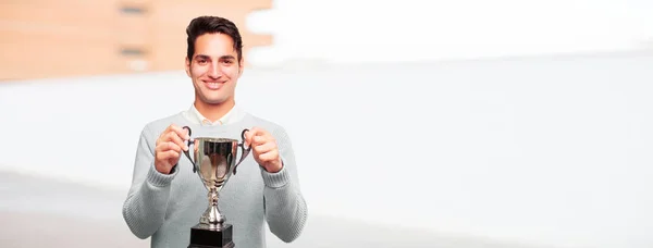 Jovem Bonito Bronzeado Homem Com Troféu — Fotografia de Stock