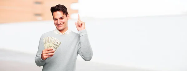 Jovem Bonito Bronzeado Homem Pagar Compra Conceito Dinheiro — Fotografia de Stock