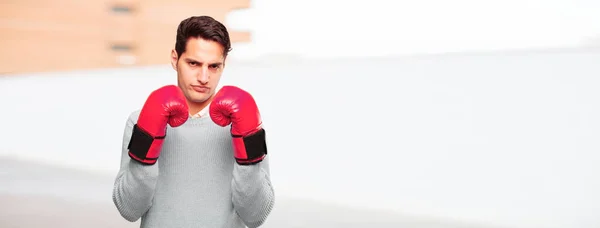 Jeune Homme Bronzé Beau Portant Des Gants Boxe — Photo