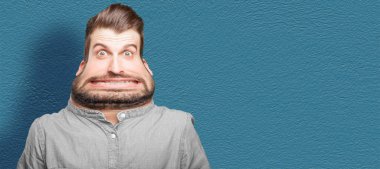 Komik karikatür deli ya da deli adam. İnsan anlamlı karikatür kavramı.