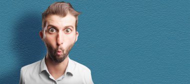 Komik karikatür deli ya da deli adam. İnsan anlamlı karikatür kavramı.