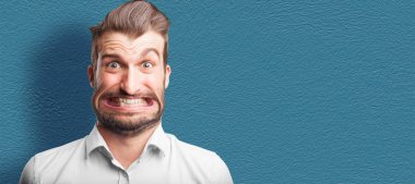 Komik karikatür deli ya da deli adam. İnsan anlamlı karikatür kavramı.