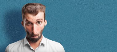 Komik karikatür deli ya da deli adam. İnsan anlamlı karikatür kavramı.