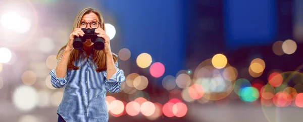 Senior Beautiful Woman Binoculars — Stock Photo, Image