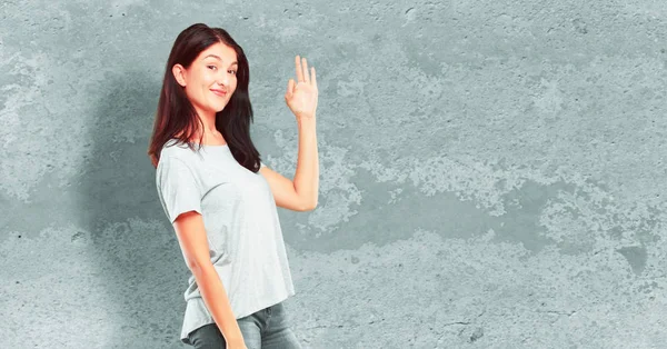 Young Pretty Girl Full Body Making Alright Okay Gesture Approvingly — Stock Photo, Image