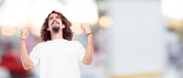 Joven Hombre Hipster Con Una Mirada Orgullosa Satisfecha Feliz Con —  Fotos de Stock