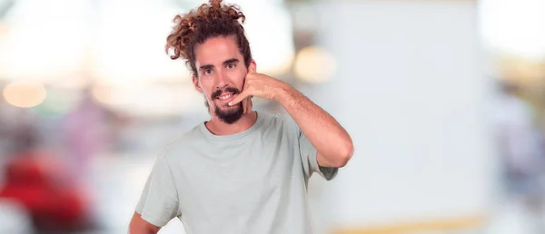 Jonge Hipster Man Een Alright Oke Gebaar Instemmend Met Hand — Stockfoto