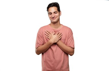 Genç latin yakışıklı. Aşk kavramı.