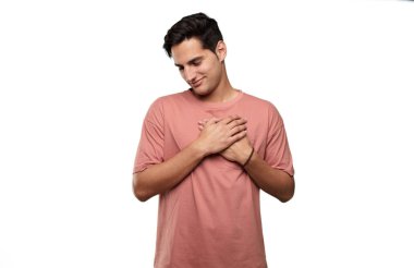 Genç latin yakışıklı. Aşk kavramı.