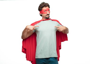 Genç deli süper kahraman adam. İşaret ve jest gösterilen.