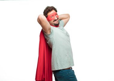 Genç deli süper kahraman adam. Memnuniyeti ifade.