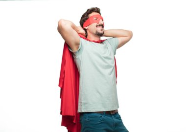 Genç deli süper kahraman adam. Memnuniyeti ifade.