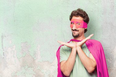 Genç deli süper kahraman adam