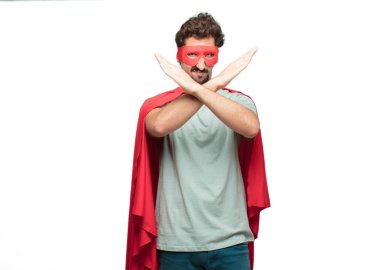 Genç deli süper kahraman adam. Ret işareti.