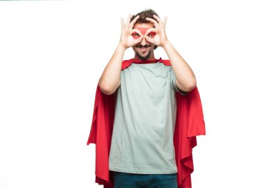 Genç deli süper kahraman adam. Kapı dürbünü işareti.