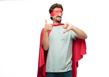 Genç deli süper kahraman adam. Şaşkın ifade.