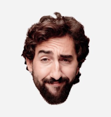 Genç çılgın sakallı adam kesme baş ifade izole ile.