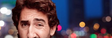 Genç adam düşünme kavramı ile sakallı