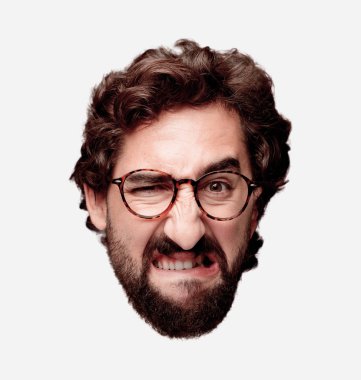 Genç deli adam kesme baş ifade izole sakallı. Hipster rol görünümü gözlüklü. Kızgın ifade.