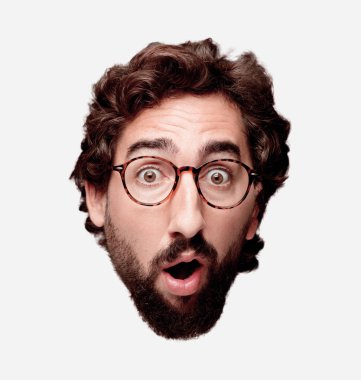 Genç deli adam kesme baş ifade izole sakallı. Hipster rol görünümü gözlüklü. Korkmuş kavramı.