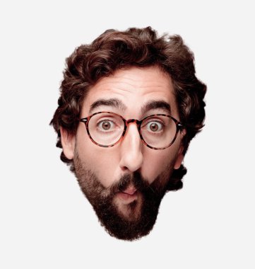 Genç deli adam kesme baş ifade izole sakallı. Hipster rol görünümü gözlüklü. Korkmuş kavramı.