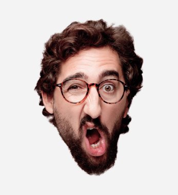 Genç deli adam kesme baş ifade izole sakallı. Hipster rol görünümü gözlüklü. 
