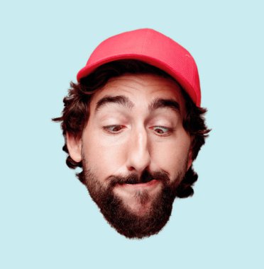 Genç deli adam kesme baş ifade izole sakallı. Teslimat kurye rolü. Şaka kavram.