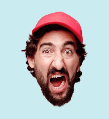 Genç deli adam kesme baş ifade izole sakallı. Teslimat kurye rolü. Kızgın ifade.