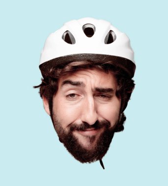 Genç deli adam kesme baş ifade izole sakallı. Bisikletçi rolü. 